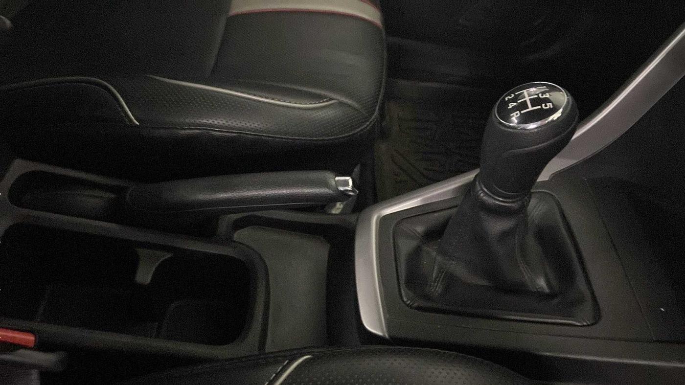 2022 Maruti BREZZA VXI SMART HYBRID, Petrol, Manual, 22,891 km, Gear Lever
