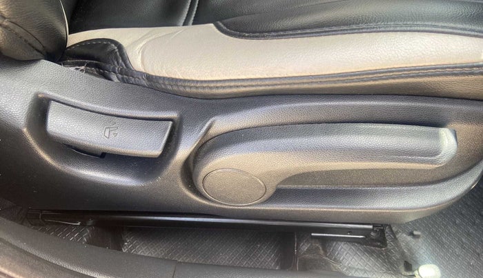 2016 Hyundai Elite i20 ASTA 1.2, Petrol, Manual, 74,013 km, Driver Side Adjustment Panel