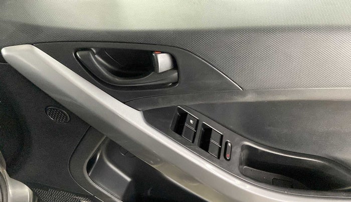 2021 Tata NEXON XMA PETROL, Petrol, Automatic, 27,142 km, Driver Side Door Panels Control
