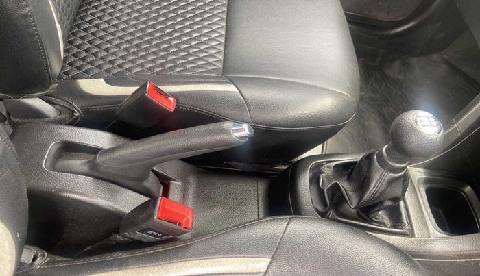 2016 Maruti Swift VXI, Petrol, Manual, 63,411 km, Gear Lever