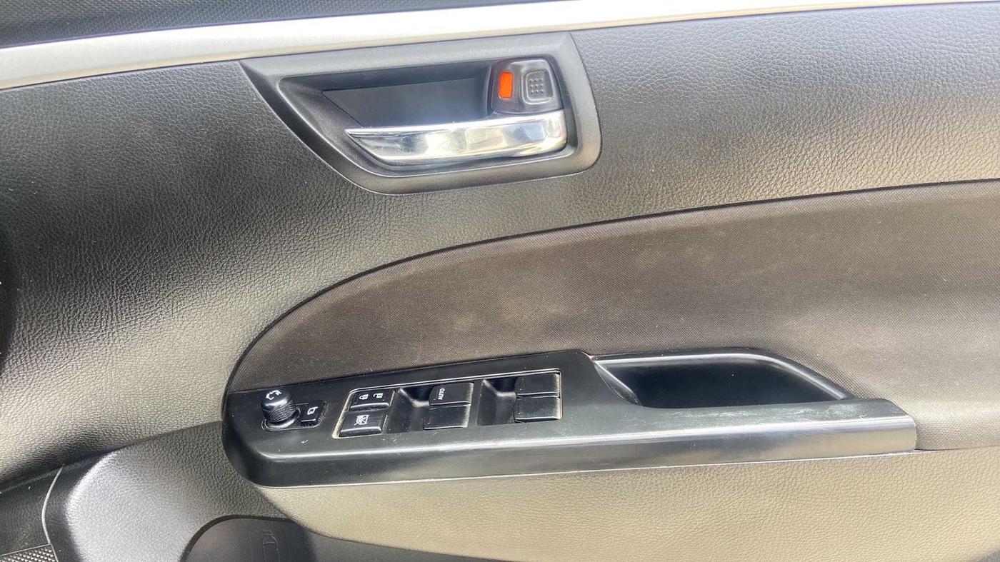 2016 Maruti Swift VXI, Petrol, Manual, 63,411 km, Driver Side Door Panels Control