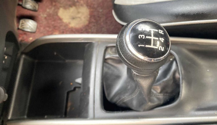 2018 Maruti Baleno DELTA PETROL 1.2, Petrol, Manual, 80,110 km, Gear lever - Boot cover slightly torn