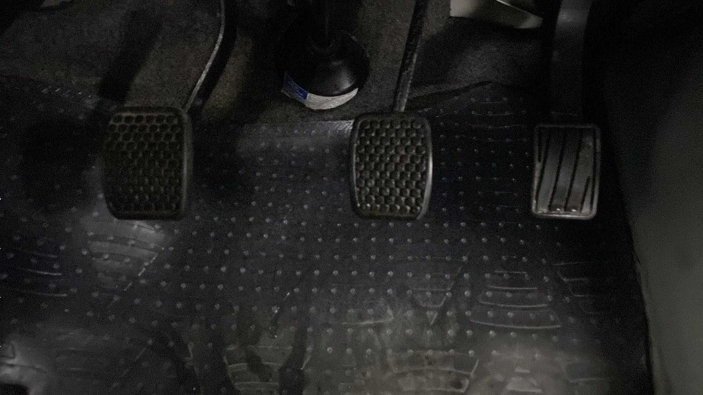 2020 Maruti Eeco 5 STR WITH A/C+HTR, Petrol, Manual, 27,277 km, Pedals