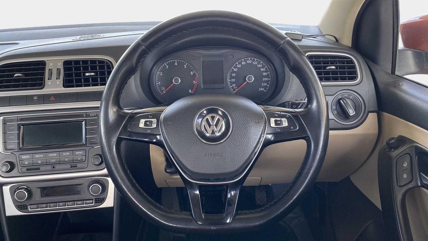 2014 Volkswagen Polo HIGHLINE1.2L, Petrol, Manual, 1,10,557 km, Steering Wheel Close Up