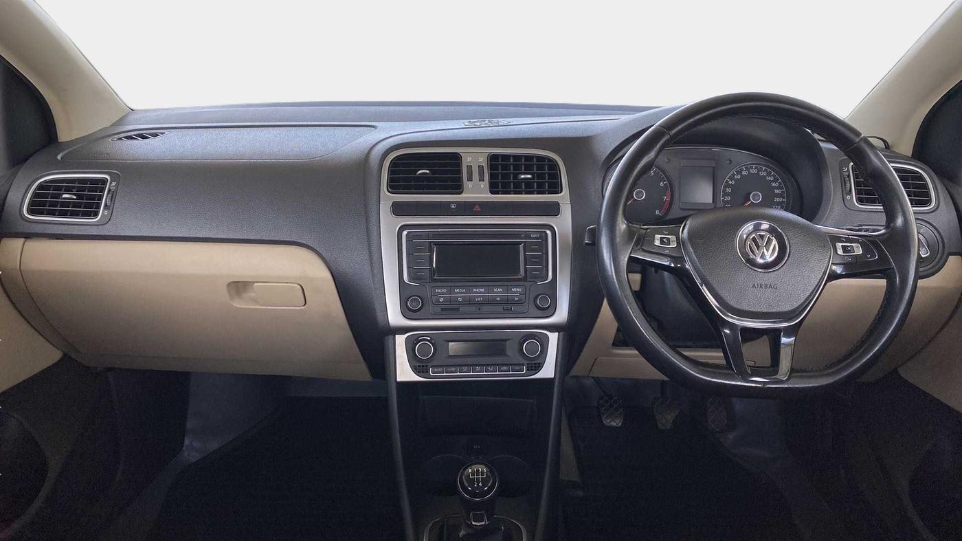 2014 Volkswagen Polo HIGHLINE1.2L, Petrol, Manual, 1,10,557 km, Dashboard