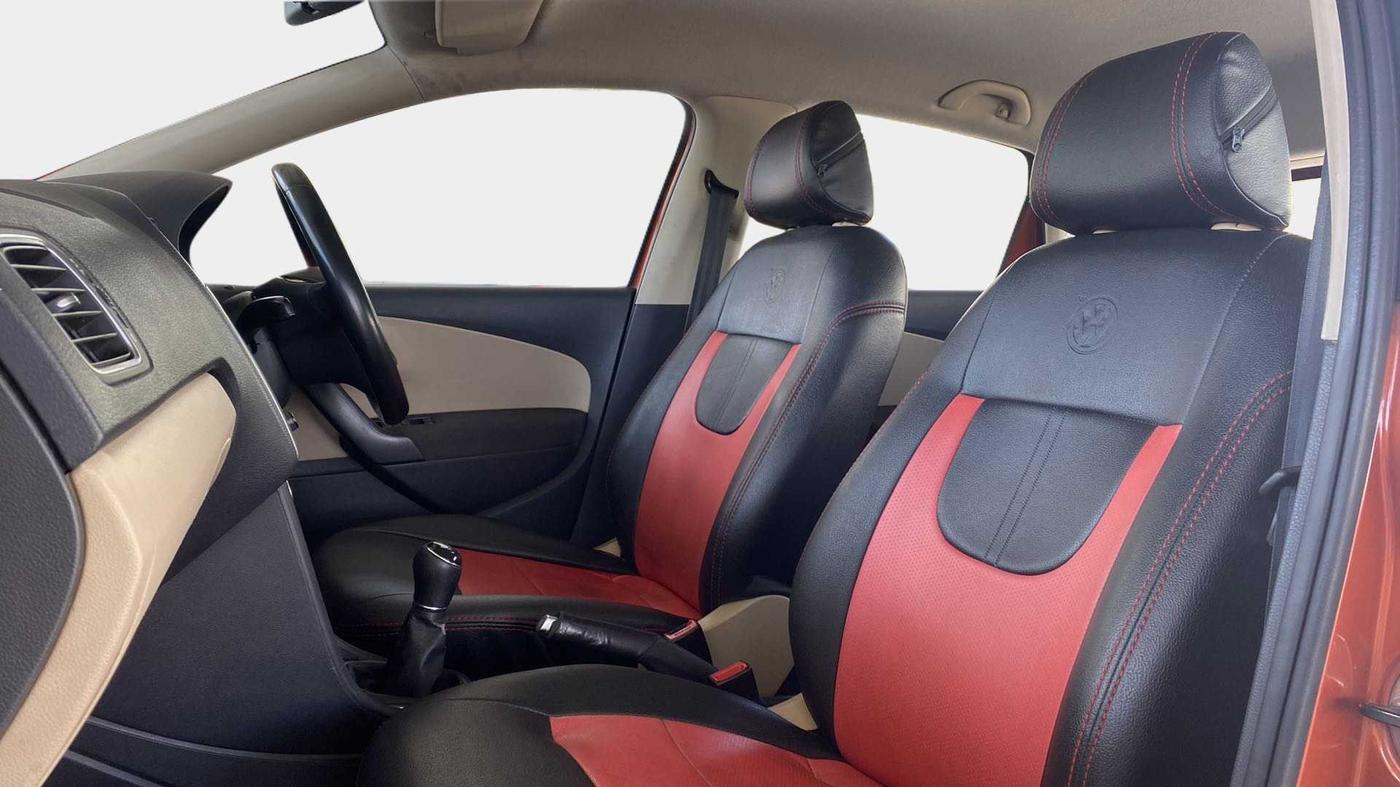 2014 Volkswagen Polo HIGHLINE1.2L, Petrol, Manual, 1,10,557 km, Right Side Front Door Cabin