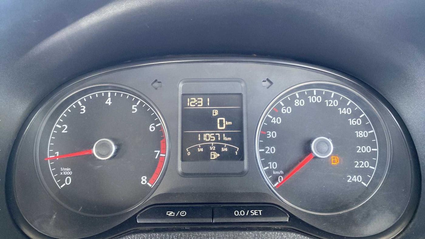 2014 Volkswagen Polo HIGHLINE1.2L, Petrol, Manual, 1,10,557 km, Odometer Image