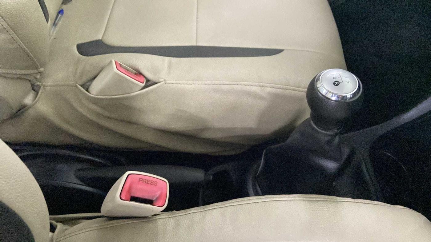 2018 Toyota Etios Liva V, CNG, Manual, 43,408 km, Gear Lever