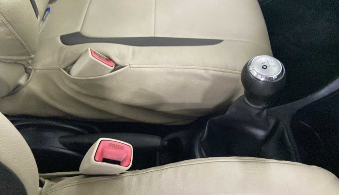 2018 Toyota Etios Liva V, CNG, Manual, 43,408 km, Gear Lever