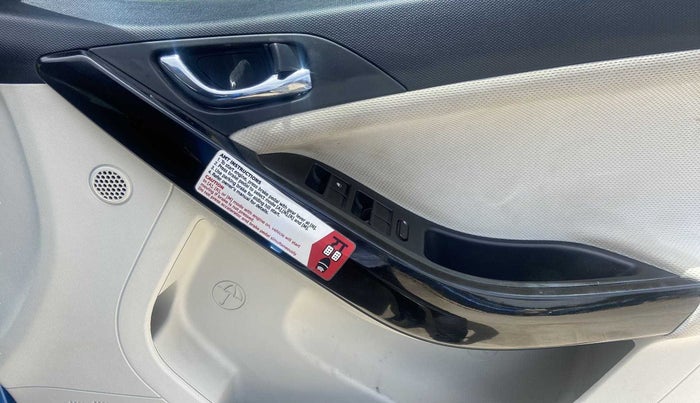 2020 Tata NEXON XZA PLUS PETROL DUAL TONE, Petrol, Automatic, 19,549 km, Driver Side Door Panels Control