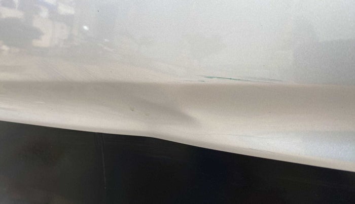 2021 Renault TRIBER RXZ AMT, Petrol, Automatic, 18,484 km, Front passenger door - Slightly dented