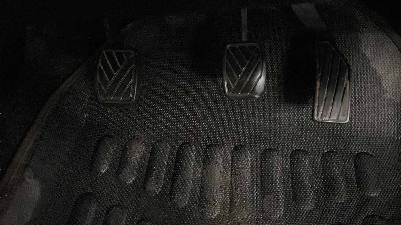 2017 Maruti Swift LXI (O), Petrol, Manual, 37,099 km, Pedals