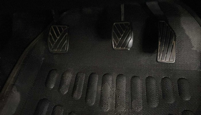 2017 Maruti Swift LXI (O), Petrol, Manual, 37,099 km, Pedals
