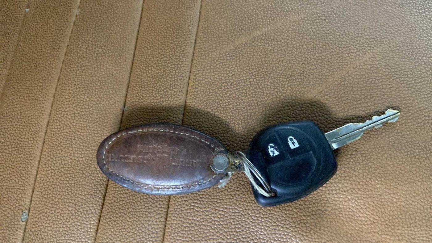 2017 Maruti Swift LXI (O), Petrol, Manual, 37,099 km, Key Close Up