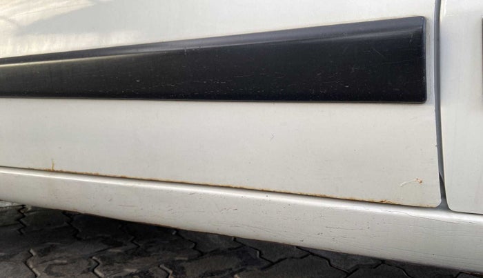 2015 Maruti Wagon R 1.0 VXI, Petrol, Manual, 69,973 km, Front passenger door - Slight discoloration