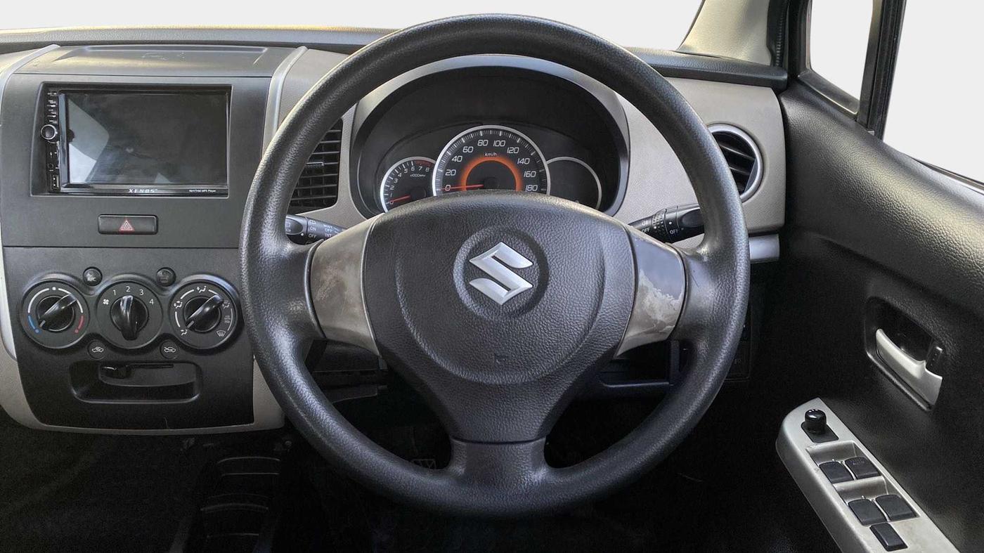 2015 Maruti Wagon R 1.0 VXI, Petrol, Manual, 69,973 km, Steering Wheel Close Up