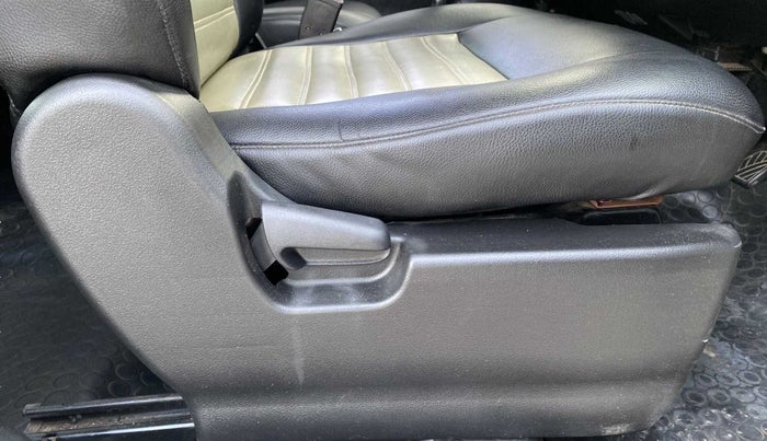 2015 Maruti Wagon R 1.0 VXI, Petrol, Manual, 69,973 km, Driver Side Adjustment Panel