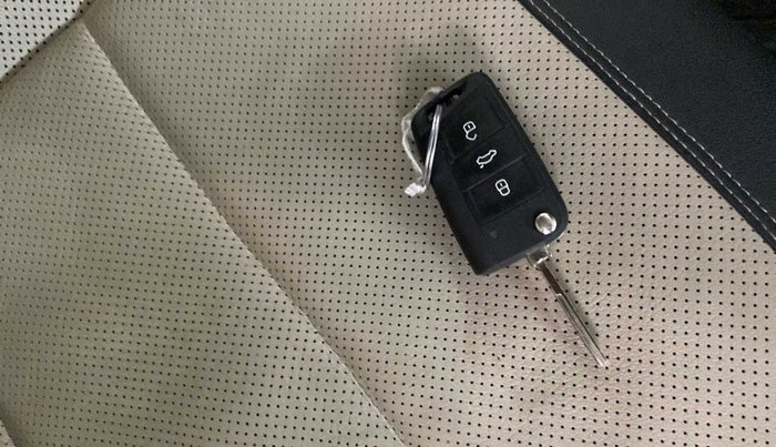 2022 Skoda SLAVIA STYLE 1.0L TSI MT, Petrol, Manual, 17,878 km, Key Close Up