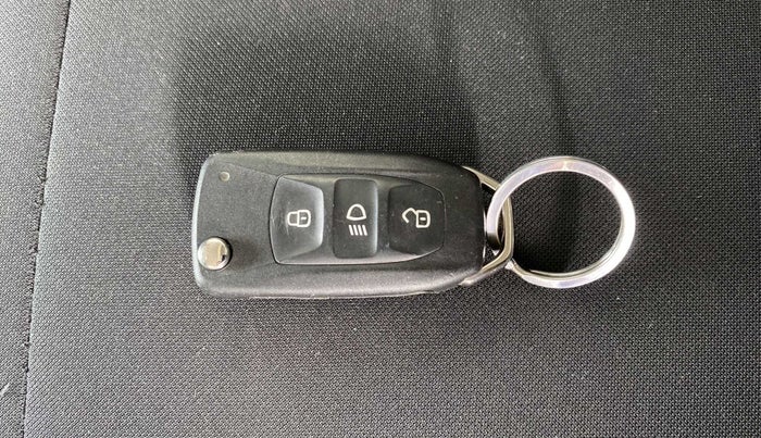 2022 Tata NEXON XMA SUNROOF DIESEL, Diesel, Automatic, 11,521 km, Key Close Up