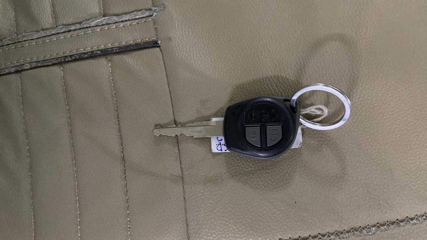 2017 Maruti Dzire VXI, Petrol, Manual, 69,455 km, Key Close Up