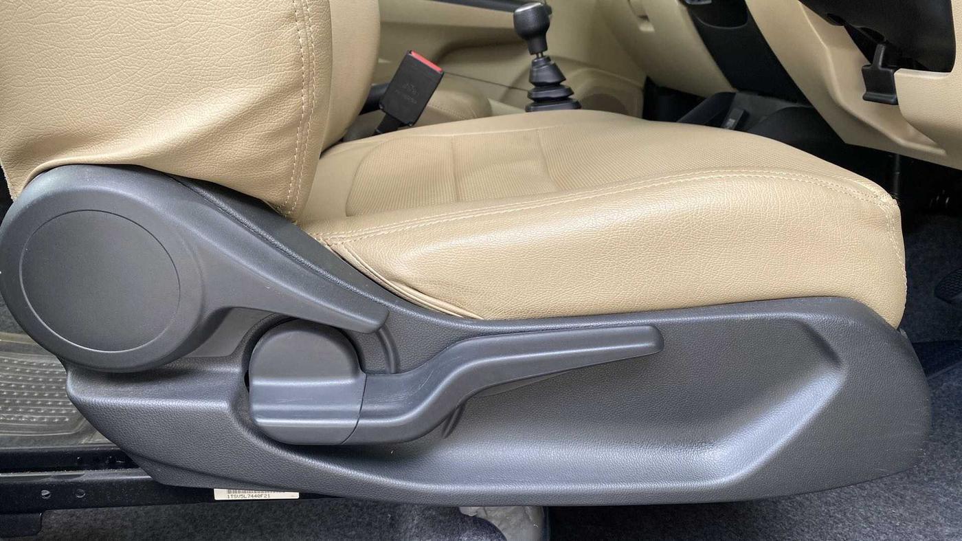 2019 Honda Amaze 1.2L I-VTEC S, Petrol, Manual, 16,195 km, Driver Side Adjustment Panel