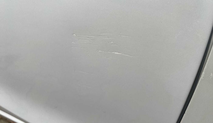 2016 Maruti Ciaz VXI, Petrol, Manual, 39,784 km, Right rear door - Minor scratches