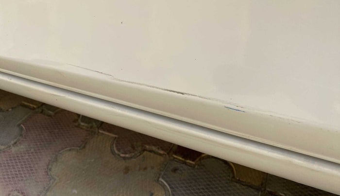 2016 Maruti Ciaz VXI, Petrol, Manual, 39,784 km, Front passenger door - Minor scratches