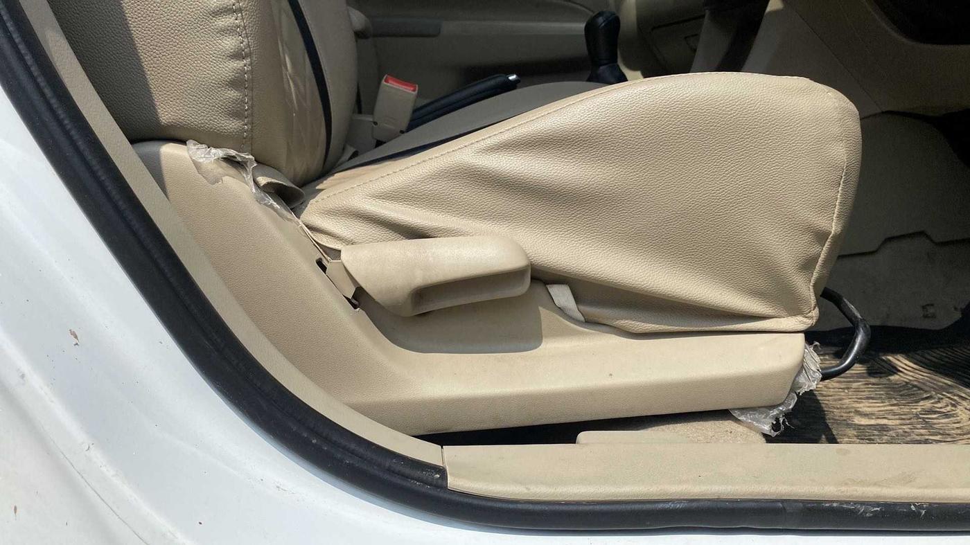 2016 Maruti Ciaz VXI, Petrol, Manual, 39,784 km, Driver Side Adjustment Panel