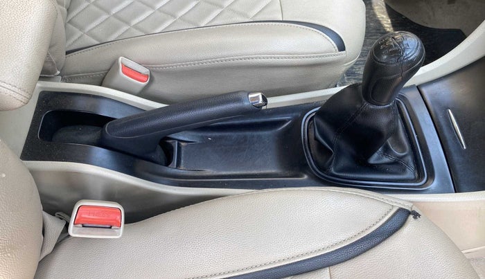 2016 Maruti Ciaz VXI, Petrol, Manual, 39,784 km, Gear Lever