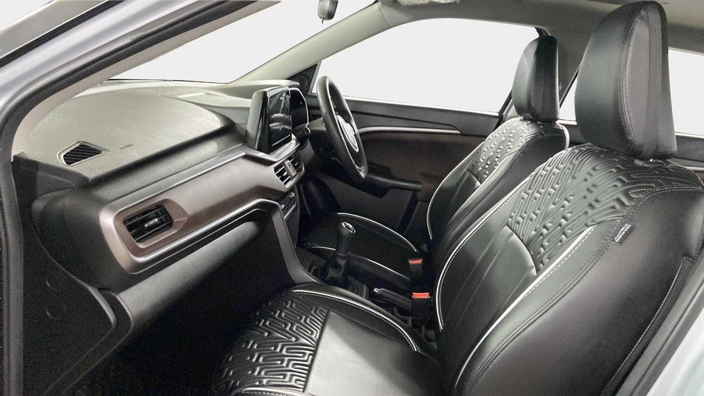 2023 Maruti BREZZA ZXI SMART HYBRID , Petrol, Manual, 7,876 km, Right Side Front Door Cabin