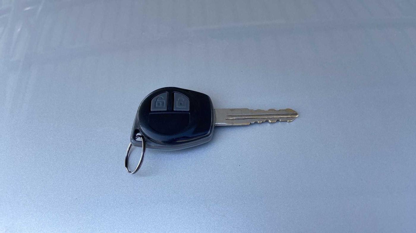 2012 Maruti Swift VXI, Petrol, Manual, 67,167 km, Key Close Up