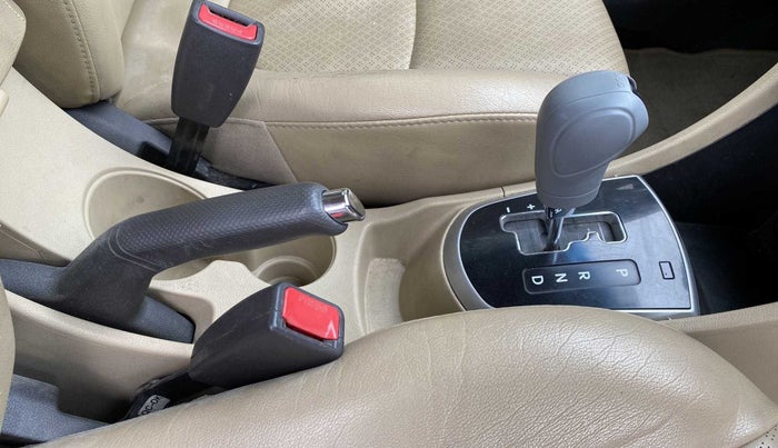 2013 Hyundai Verna FLUIDIC 1.6 VTVT SX AT, CNG, Automatic, 78,086 km, Gear Lever