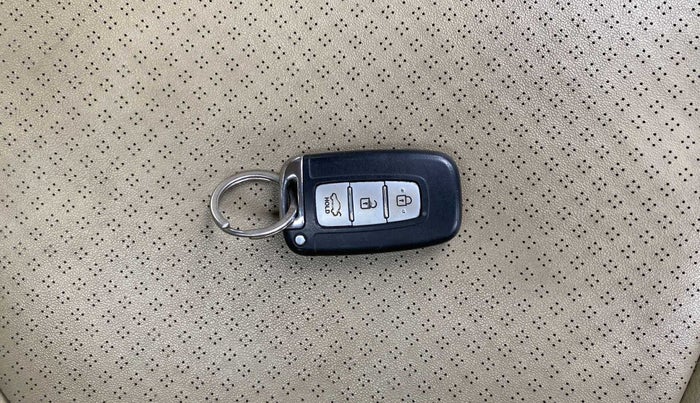 2013 Hyundai Verna FLUIDIC 1.6 VTVT SX AT, CNG, Automatic, 78,086 km, Key Close Up