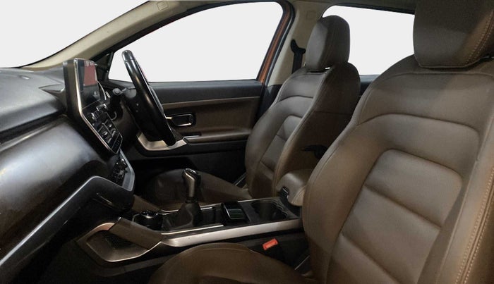 2019 Tata Harrier XZ 2.0L, Diesel, Manual, 29,176 km, Right Side Front Door Cabin