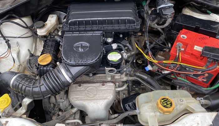 2017 Tata Tiago XE PETROL, Petrol, Manual, 33,353 km, Open Bonet