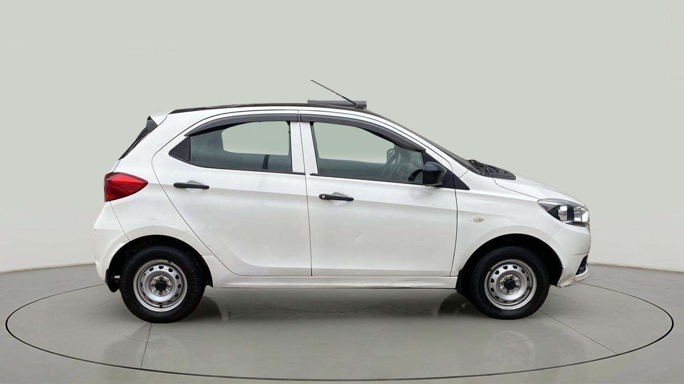 2017 Tata Tiago XE PETROL, Petrol, Manual, 33,353 km, Right Side View