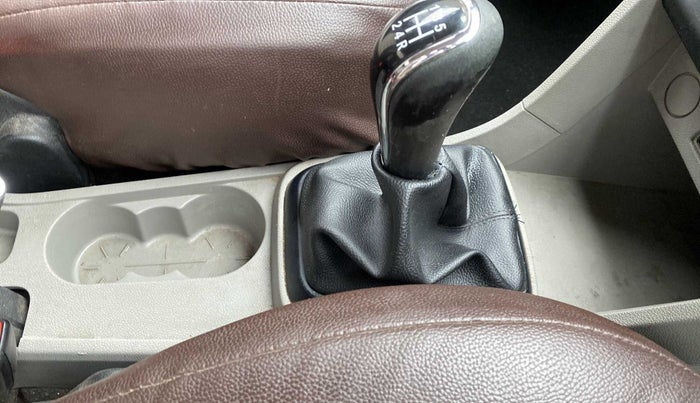 2017 Tata Tiago XE PETROL, Petrol, Manual, 33,353 km, Gear lever - Boot cover missing