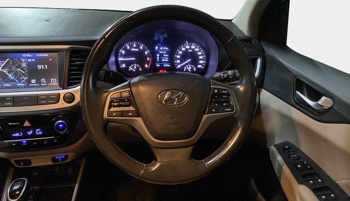 2017 Hyundai Verna 1.6 VTVT SX (O) AT, Petrol, Automatic, 43,605 km, Steering Wheel Close Up