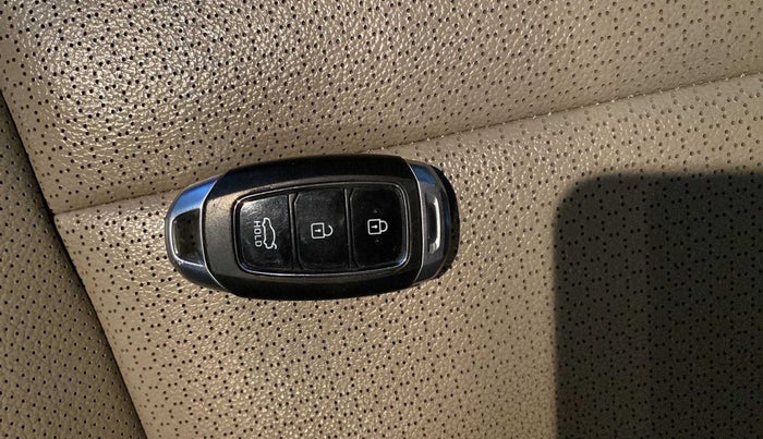 2017 Hyundai Verna 1.6 VTVT SX (O) AT, Petrol, Automatic, 43,605 km, Key Close Up