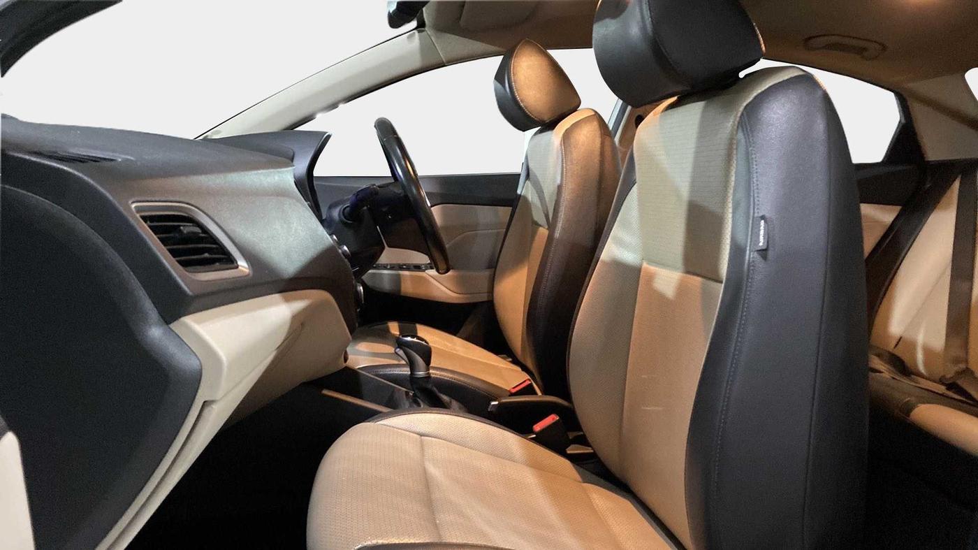 2017 Hyundai Verna 1.6 VTVT SX (O) AT, Petrol, Automatic, 43,605 km, Right Side Front Door Cabin