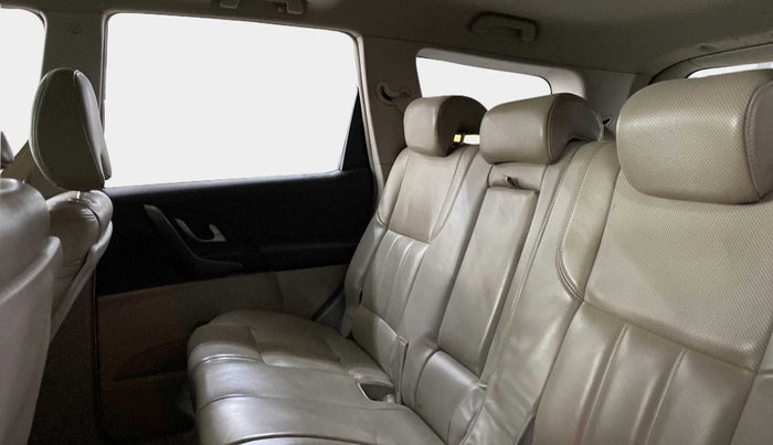 2017 Mahindra XUV500 W10 AT, Diesel, Automatic, 91,133 km, Right Side Rear Door Cabin