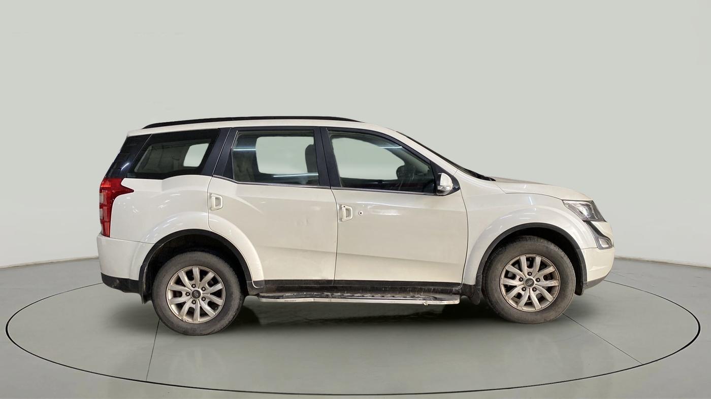 2017 Mahindra XUV500 W10 AT, Diesel, Automatic, 91,133 km, Right Side View