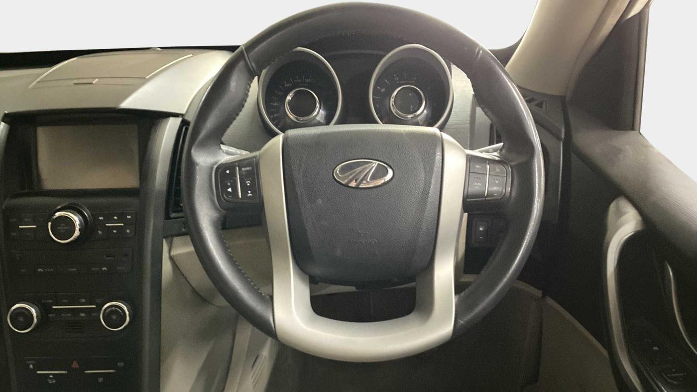 2017 Mahindra XUV500 W10 AT, Diesel, Automatic, 91,133 km, Steering Wheel Close Up
