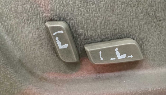 2017 Mahindra XUV500 W10 AT, Diesel, Automatic, 91,133 km, Driver Side Adjustment Panel