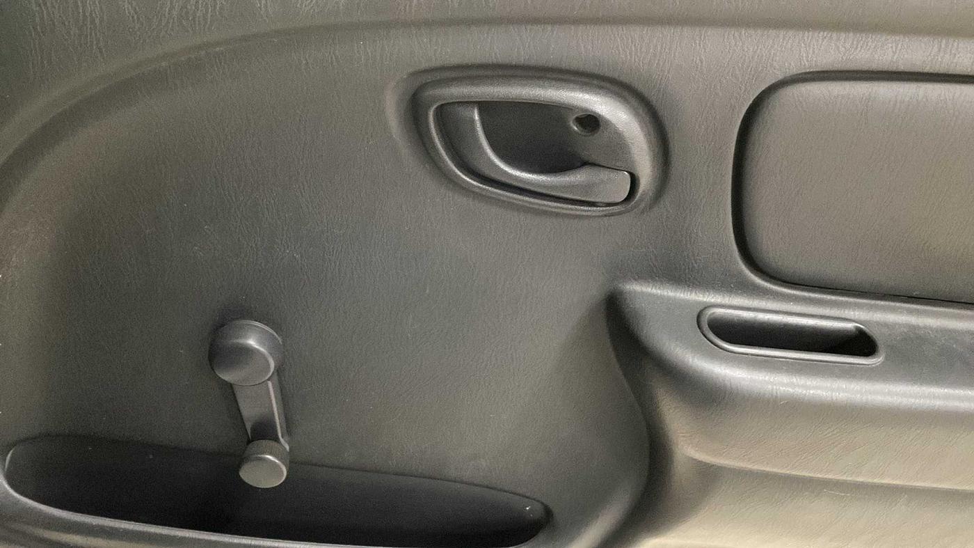 2011 Maruti Alto LXI, CNG, Manual, 82,340 km, Driver Side Door Panels Control