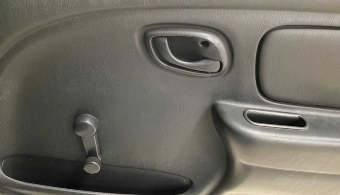 2011 Maruti Alto LXI, CNG, Manual, 82,340 km, Driver Side Door Panels Control