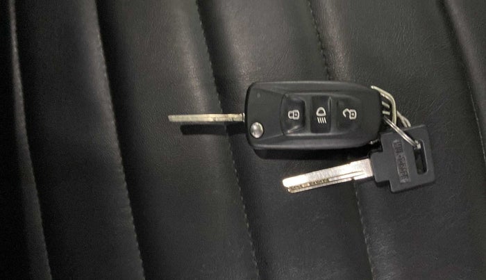 2022 Tata Tiago XZ PLUS CNG, CNG, Manual, 25,842 km, Key Close Up