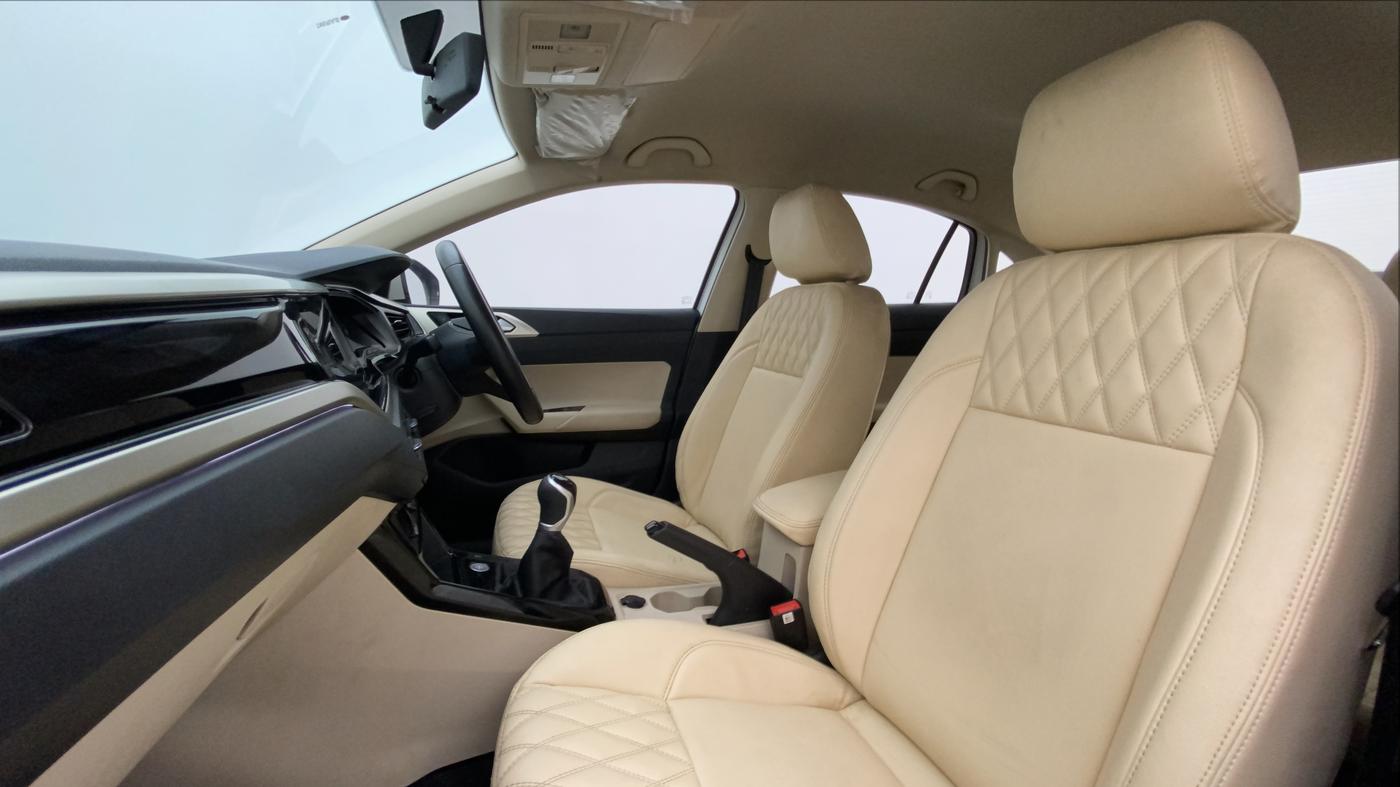 2022 Volkswagen VIRTUS HIGHLINE TSI 1.0 MT, Petrol, Manual, 22,715 km, Right Side Front Door Cabin