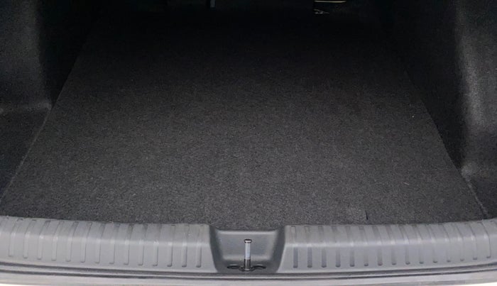 2022 Volkswagen VIRTUS HIGHLINE TSI 1.0 MT, Petrol, Manual, 22,715 km, Boot Inside