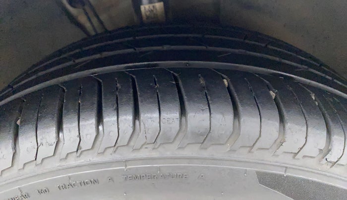 2022 Volkswagen VIRTUS HIGHLINE TSI 1.0 MT, Petrol, Manual, 22,715 km, Right Front Tyre Tread